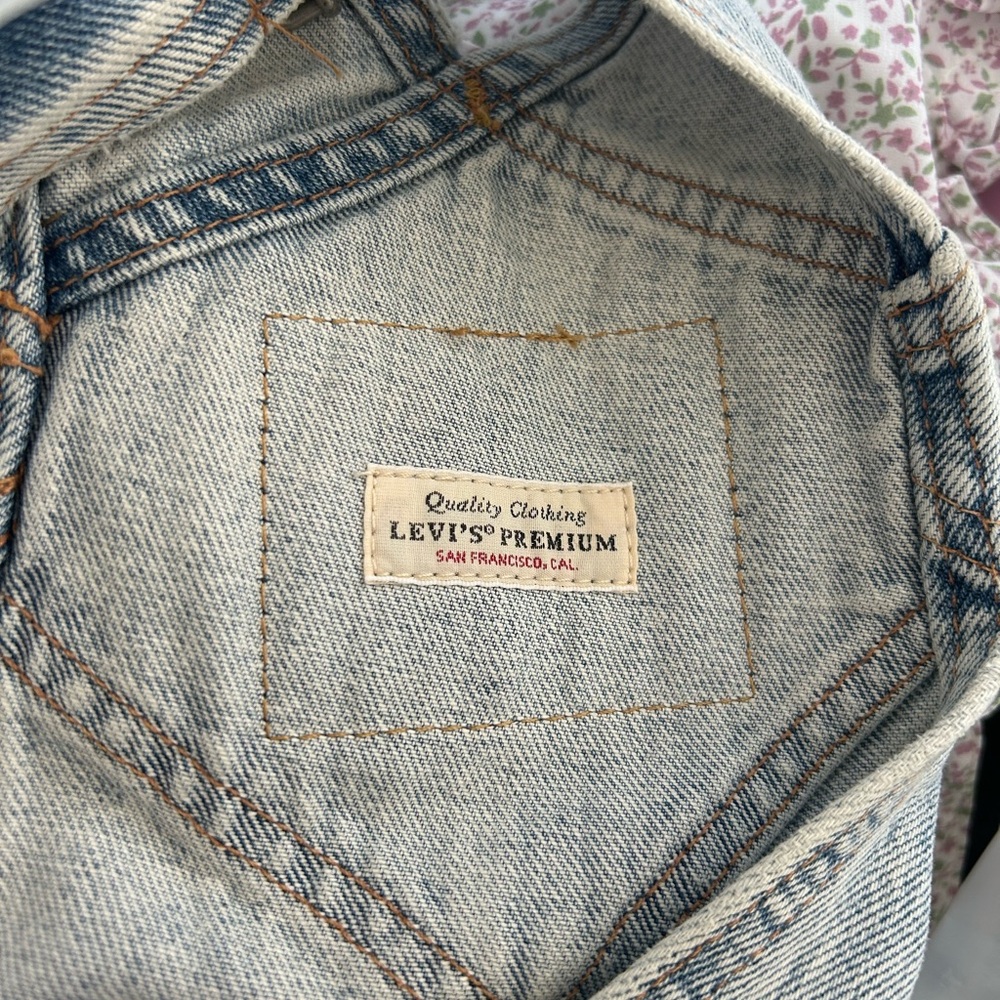 Rare Levi’s Pride Liberation Denim Short Overalls Medium Rainbow Patch - Picture 4 of 15